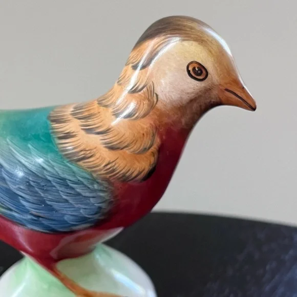 Handpainted bird figurine stamped on bottom. Beautiful 1980’s vintage condition - Picture 4 of 6